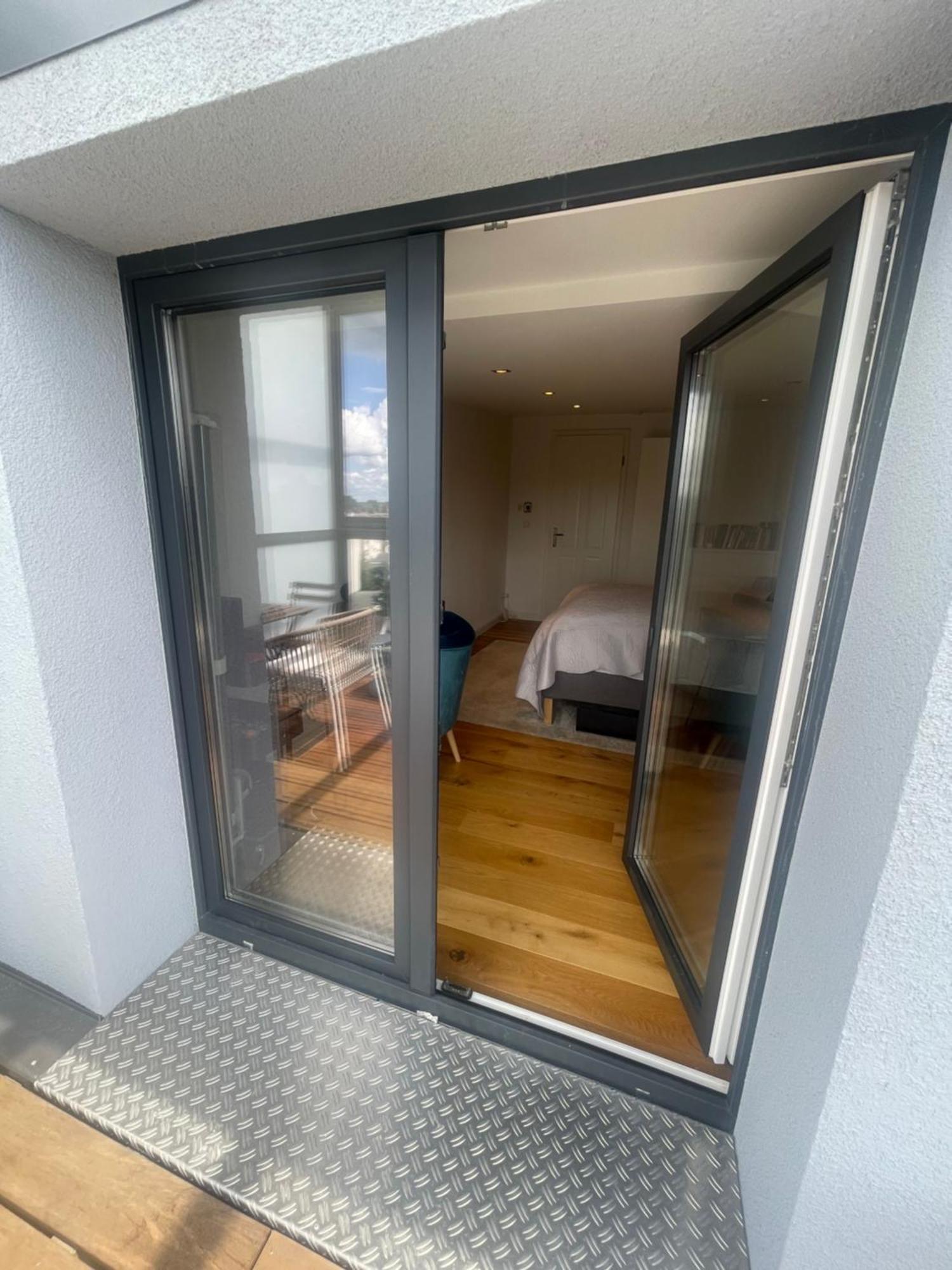 Luxus Penthouse Waterview Apartment Кил Екстериор снимка
