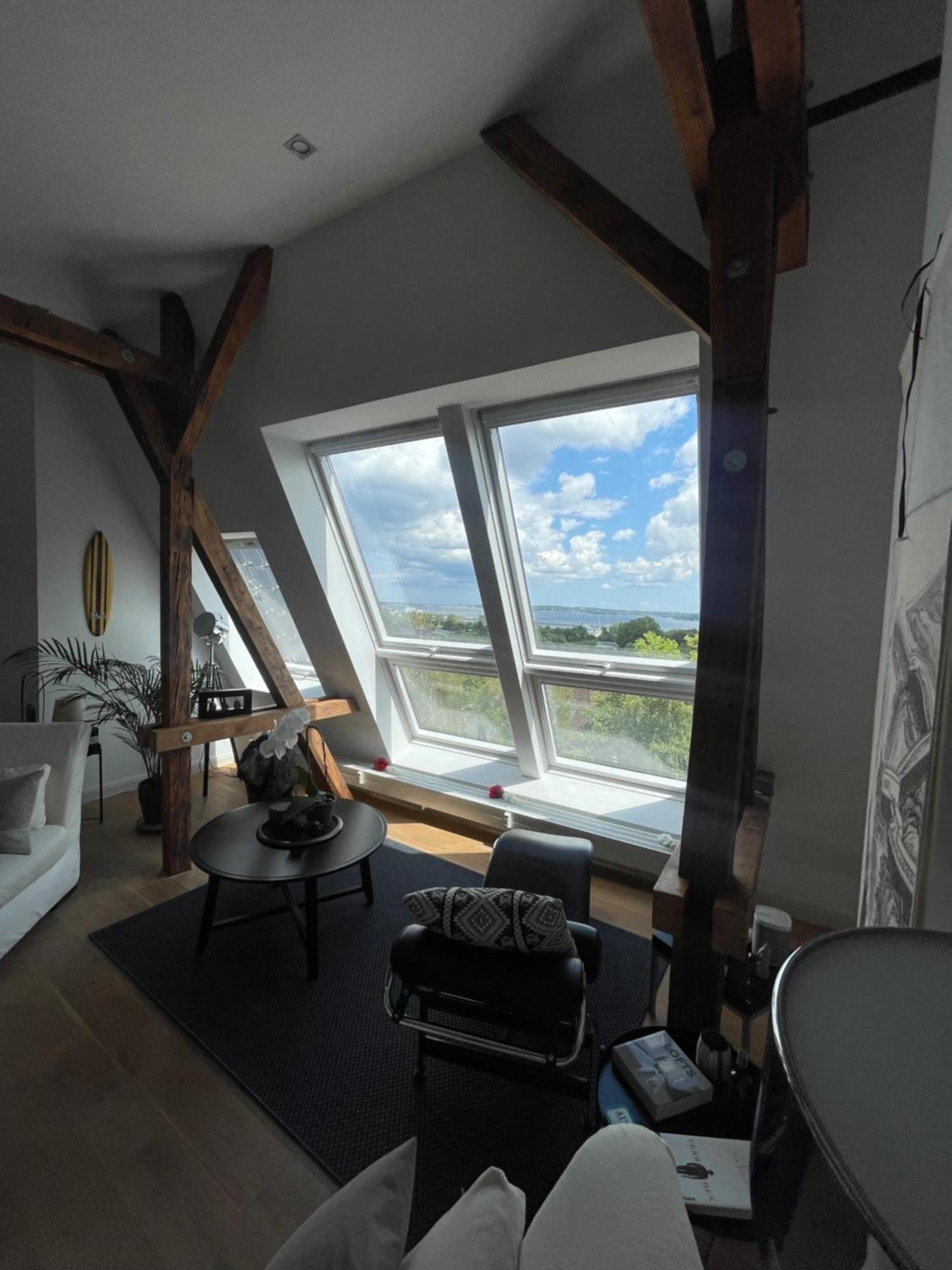 Luxus Penthouse Waterview Apartment Кил Екстериор снимка