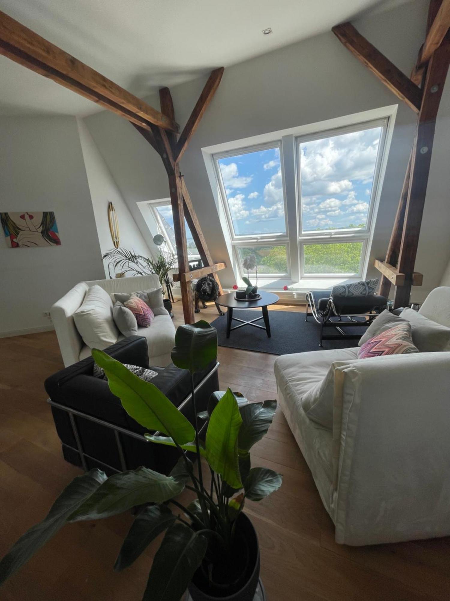 Luxus Penthouse Waterview Apartment Кил Екстериор снимка